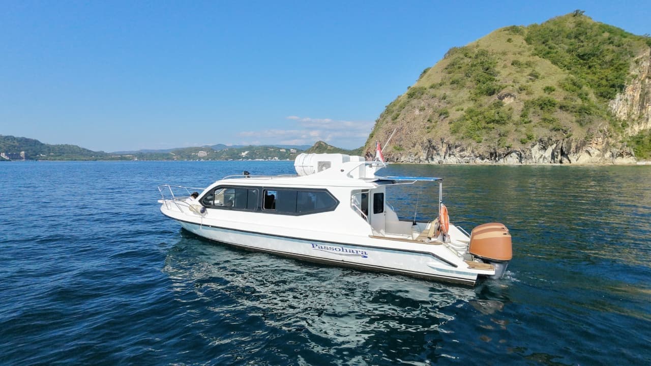 The Passohara speedboat in Komodo waters